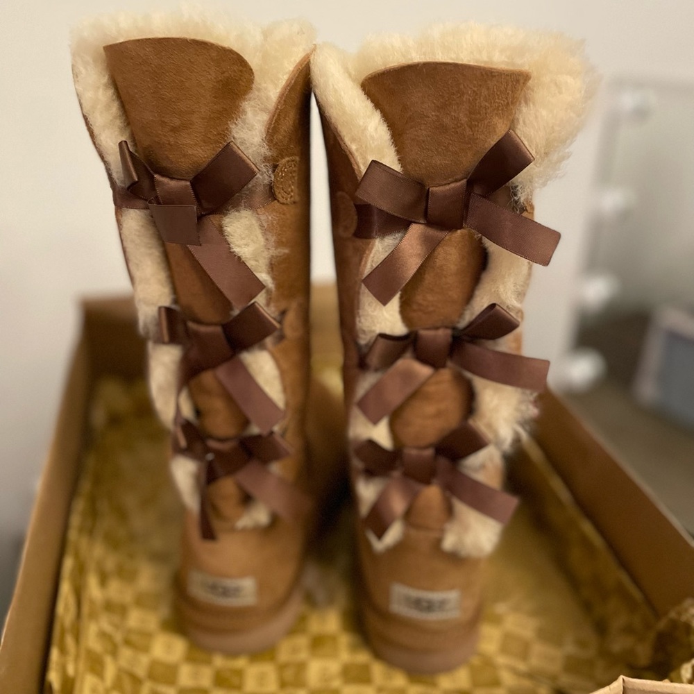 Beautiful tall bow tie boots
